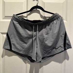 Nike: dryfit grey shorts